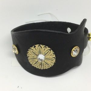 Black leather bracelet flower daisy